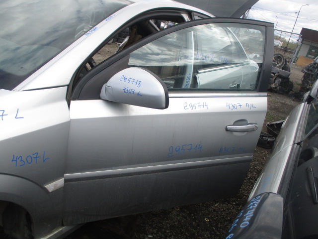 Дверь передняя левая
 Opel
 Vectra C
 2006 г.в.,
                                 двигатель: 2,2 бензин;