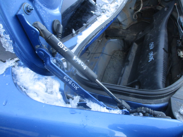 Шарнир багажника
 Mazda
 RX 8
 2003 г.в.,
                                кузов: SE3P; двигатель: 13B;