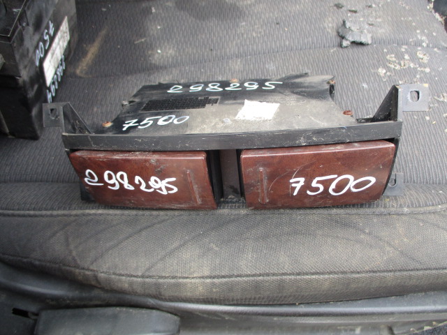Подстаканник передний
 SsangYong
 Rexton
 2006 г.в.,
                                 двигатель: 2,3 бензин;
