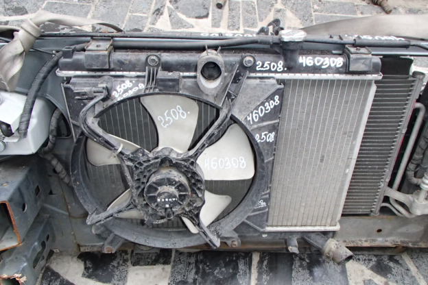 Радиатор охлаждения
 Kia
 Rio
 2001 г.в.,
                                 двигатель: 1,5 бензин;
