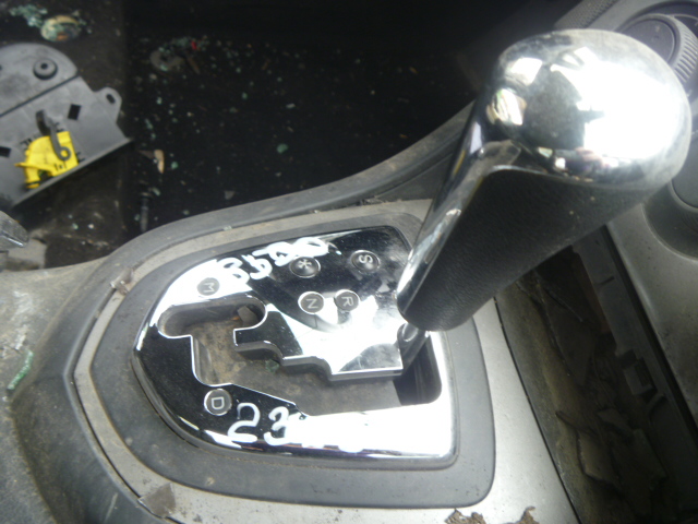 Рычаг переключения КПП / селектор / кулиса КПП
 Peugeot
 Peugeot 308
 2010 г.в.,
                                 двигатель: 1,6 бензин;