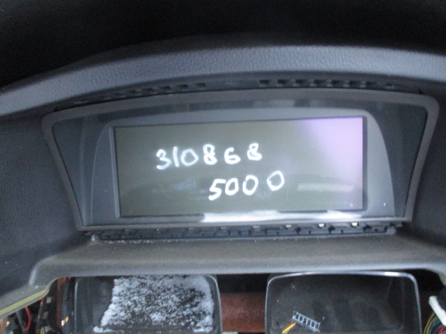 Телевизор / монитор / дисплей
 BMW
 BMW 735
 2001 г.в.,
                                кузов: E65; двигатель: 4,4 бензин;