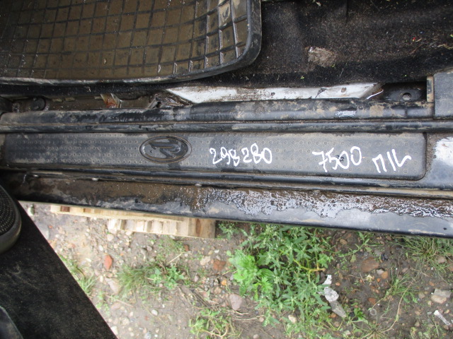 Накладка порога передняя левая декоративная
 SsangYong
 Rexton
 2006 г.в.,
                                 двигатель: 2,3 бензин;