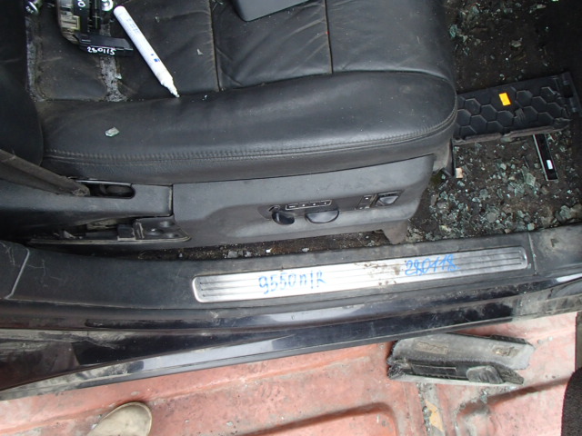 Накладка порога передняя правая декоративная
 Porsche
 Cayenne
 2006 г.в.,
                                 двигатель: 4,5 TT бензин;