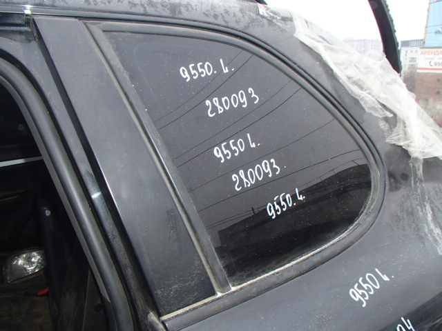 Стекло багажника левое Porsche Cayenne 2006 г.в.,
                                 двигатель: 4,5 TT бензин;