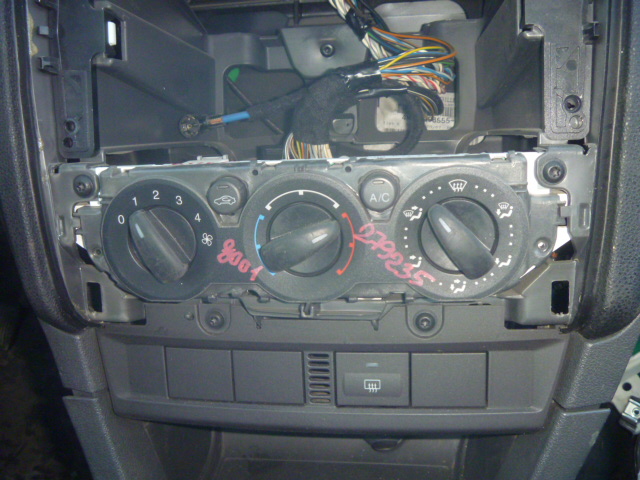 Управление климатической установкой / управление печкой
 Ford
 Focus 2
 2007 г.в.,
                                кузов: Focus 2; двигатель: 2,0 бензин;
