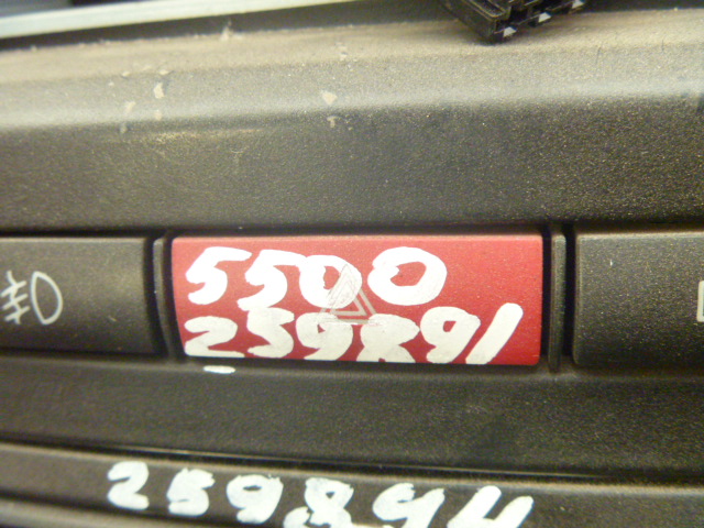 Кнопка
 Fiat
 Albea
 2009 г.в.,
                                 двигатель: 1,4 бензин;