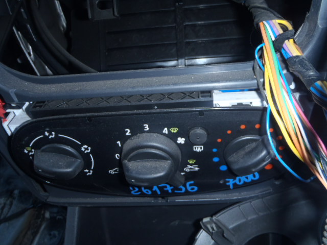 Управление климатической установкой / управление печкой
 Renault
 Logan
 2012 г.в.,
                                 двигатель: 1,6 бензин;