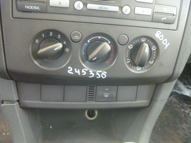 Управление климатической установкой / управление печкой
 Ford
 Focus 2
 2006 г.в.,
                                кузов: Focus 2; двигатель: 1,4 бензин;