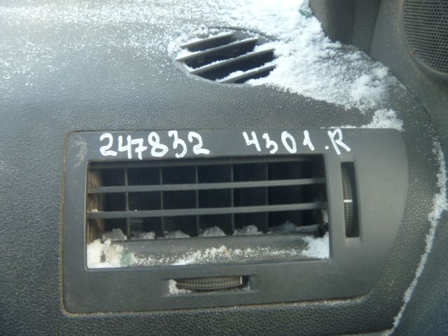 Дефлектор воздушный правый торпедо
 Opel
 Astra H
 2006 г.в.,
                                 двигатель: 1,8 бензин;