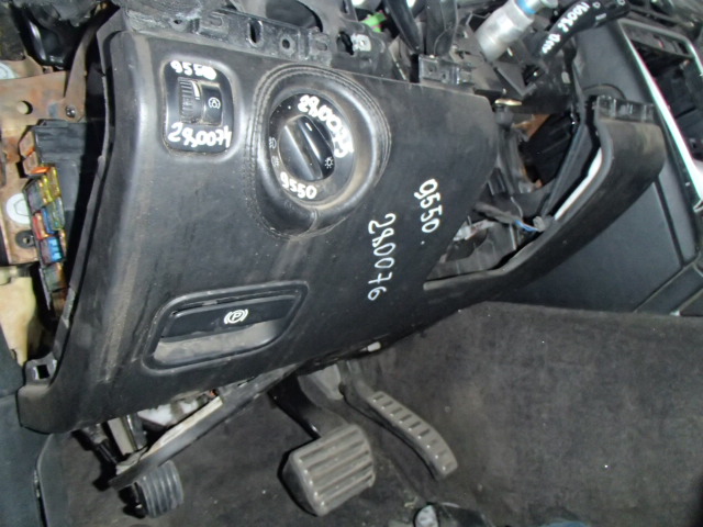Консоль панели передняя
 Porsche
 Cayenne
 2006 г.в.,
                                 двигатель: 4,5 TT бензин;
