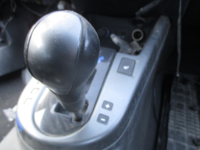 Консоль панели КПП
 Kia
 Forte
 2009 г.в.,
                                кузов: TD; двигатель: 1,6 бензин / G4FC;