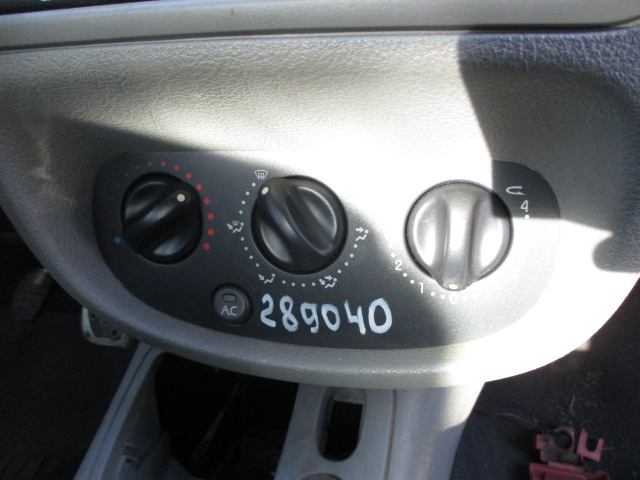 Управление климатической установкой / управление печкой
 Renault
 Symbol
 2006 г.в.,
                                 двигатель: 1,4 бензин;