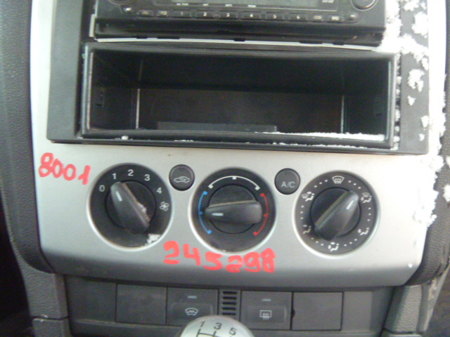 Управление климатической установкой / управление печкой
 Ford
 Focus 2
 2007 г.в.,
                                кузов: Focus 2; двигатель: 1,8 бензин;