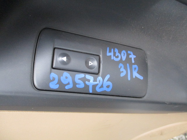 Кнопка управления стеклоподъемниками
 Opel
 Vectra C
 2006 г.в.,
                                 двигатель: 2,2 бензин;