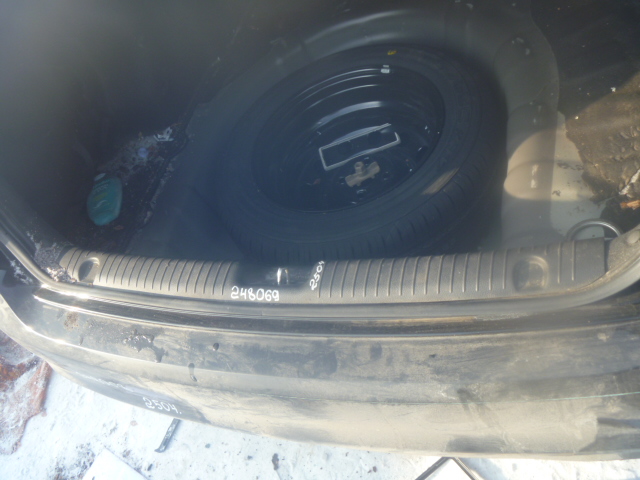 Накладка замка багажника  ( на зеднею панель)
 Kia
 Rio
 2012 г.в.,
                                 двигатель: 1,4 бензин;