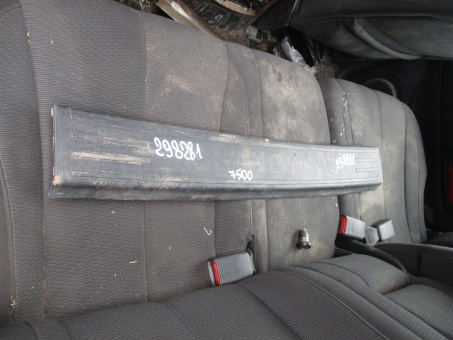 Накладка замка багажника  ( на зеднею панель)
 SsangYong
 Rexton
 2006 г.в.,
                                 двигатель: 2,3 бензин;