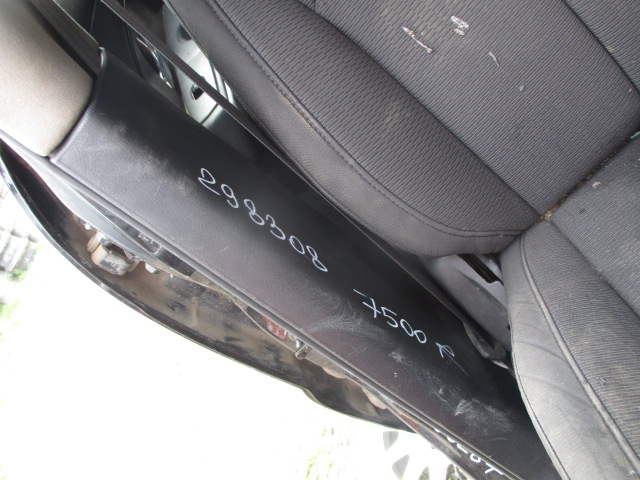 Обшивка стояка кузова среднего
 SsangYong
 Rexton
 2006 г.в.,
                                 двигатель: 2,3 бензин;