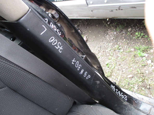 Обшивка стояка кузова среднего
 SsangYong
 Rexton
 2006 г.в.,
                                 двигатель: 2,3 бензин;