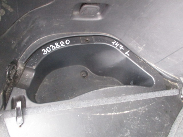 Ящик под инструменты багажного отсека / Бардачок Toyota Kluger 2001 г.в.,
                                кузов: ACU25; двигатель: 2AZ;
