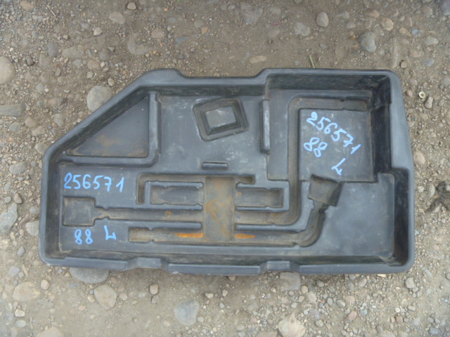 Ящик под инструменты багажного отсека / Бардачок Toyota Crown 1999 г.в.,
                                кузов: LS151; двигатель: 2LTE;