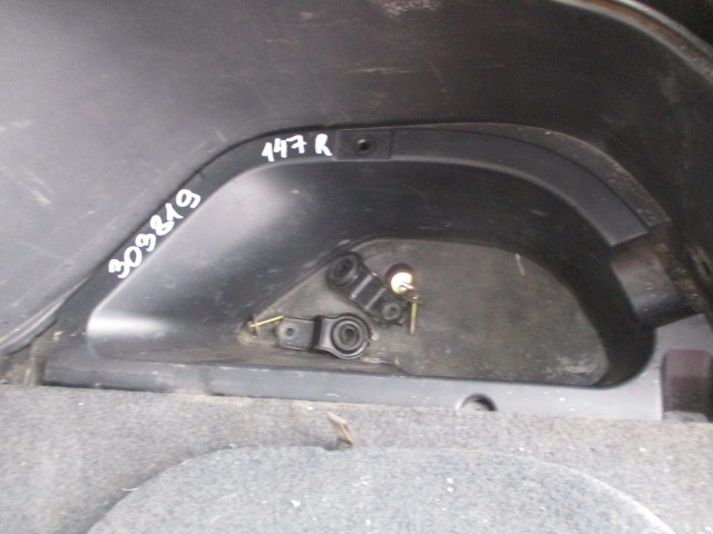 Ящик под инструменты багажного отсека / Бардачок Toyota Kluger 2001 г.в.,
                                кузов: ACU25; двигатель: 2AZ;