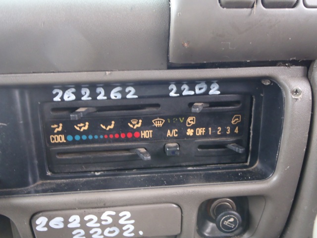 Управление климатической установкой / управление печкой
 Isuzu
 Elf
 1994 г.в.,
                                кузов: NKR66E; двигатель: 4JG2;
