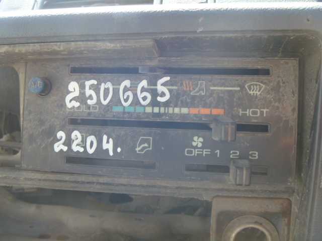 Управление климатической установкой / управление печкой
 Isuzu
 Elf
 1993 г.в.,
                                кузов: NHR54O; двигатель: 4JB1;