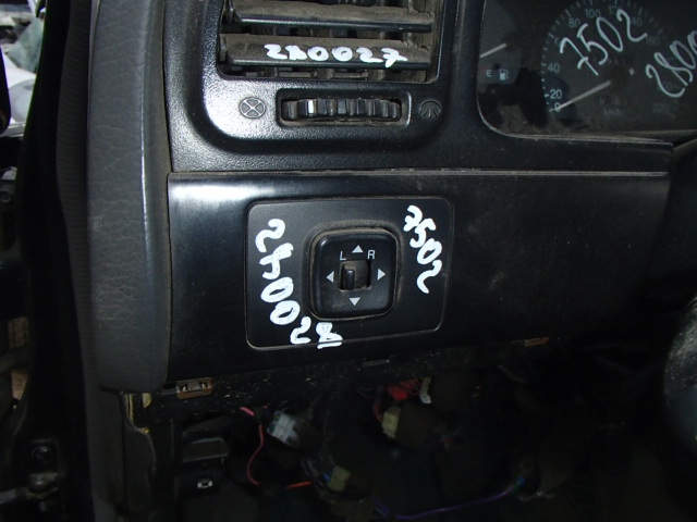 Управление зеркалами SsangYong Musso Sport 2004 г.в.,
                                 двигатель: 2,9 T дизель;