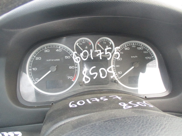 Спидометр / табло / доска приборная
 Peugeot
 Peugeot 307
 2002 г.в.,
                                 двигатель: 1,6 бензин;