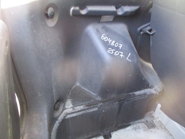 Обшивка багажника боковая нижняя
 Kia
 Soul
 2010 г.в.,
                                 двигатель: 1,6 бензин / G4FC;