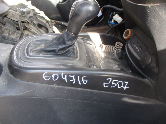 Консоль панели КПП
 Kia
 Soul
 2010 г.в.,
                                 двигатель: 1,6 бензин / G4FC;