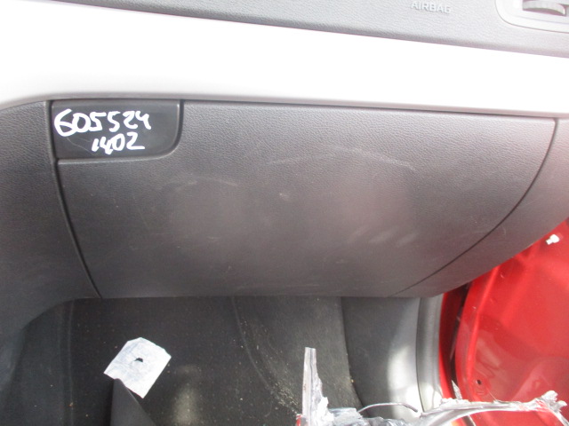 Крышка бардачка / Бардачок
 Skoda
 Yeti
 2011 г.в.,
                                кузов: 5L; двигатель: CBZ / 1,2 бензин;