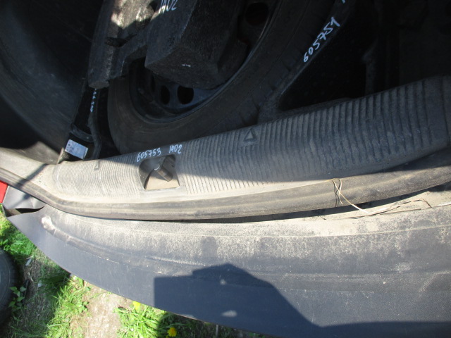 Накладка замка багажника  ( на зеднею панель)
 Skoda
 Yeti
 2011 г.в.,
                                кузов: 5L; двигатель: CBZ / 1,2 бензин;