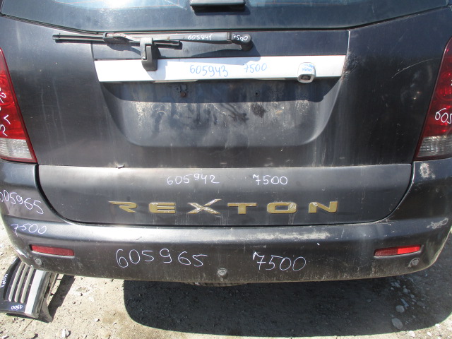 Накладка декоративная на крышку багажника
 SsangYong
 Rexton
 2004 г.в.,
                                кузов: GAB; двигатель: 2,7 дизель / D27DT;