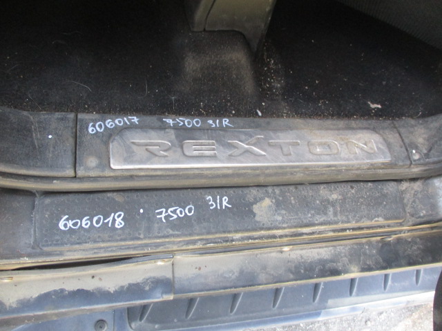 Накладка порога задняя правая декоративная
 SsangYong
 Rexton
 2004 г.в.,
                                кузов: GAB; двигатель: 2,7 дизель / D27DT;