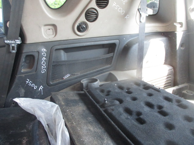 Обшивка багажника боковая нижняя
 SsangYong
 Rexton
 2004 г.в.,
                                кузов: GAB; двигатель: 2,7 дизель / D27DT;