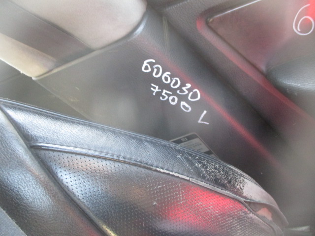 Обшивка стояка кузова среднего
 SsangYong
 Rexton
 2004 г.в.,
                                кузов: GAB; двигатель: 2,7 дизель / D27DT;