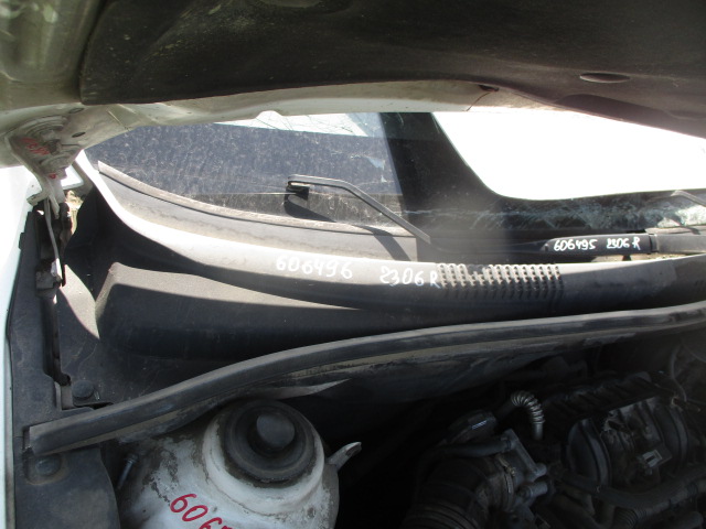 Решетка дворников
 Chevrolet
 Cruze
 2011 г.в.,
                                кузов: J300; двигатель: F16D3 / 1,6 бензин;