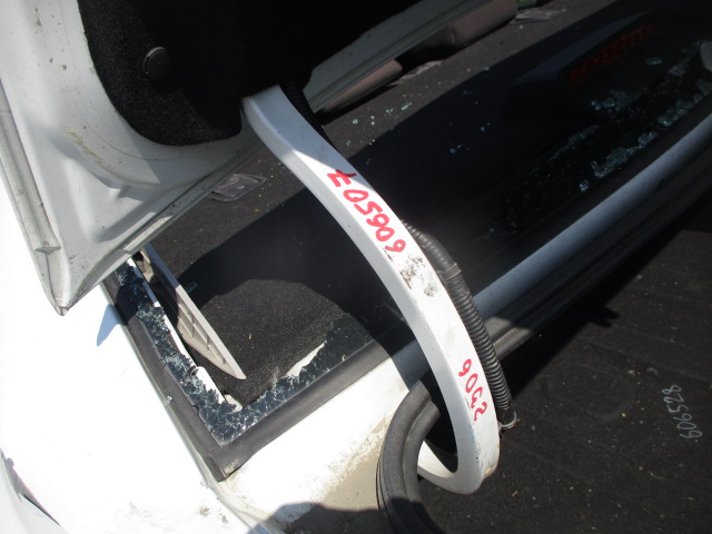 Шарнир багажника
 Chevrolet
 Cruze
 2011 г.в.,
                                кузов: J300; двигатель: F16D3 / 1,6 бензин;